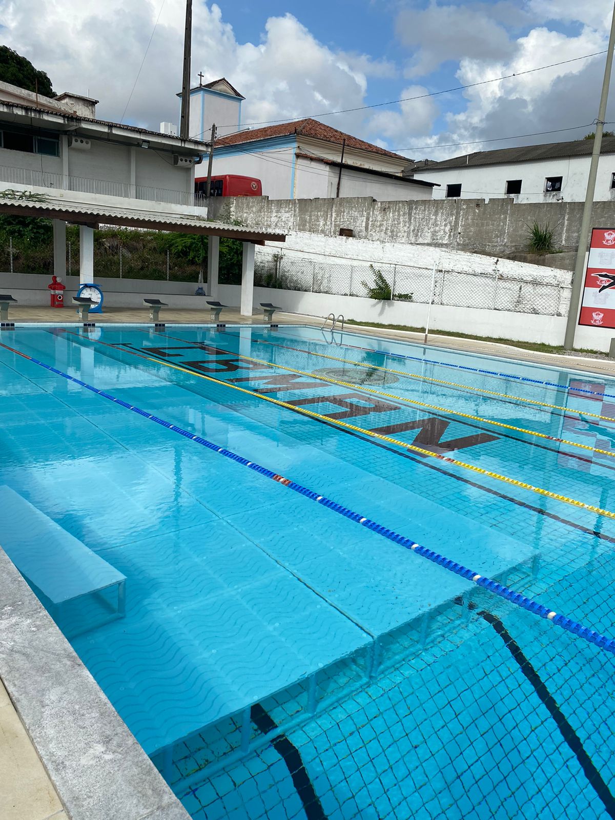 Plataforma De Fundo - Elevação Parcial Com Painel Inteiriço - Para Piscina